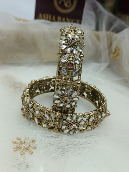 FLORAL DESIGN IN POLKI BANGLES