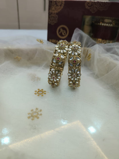 FLORAL DESIGN IN POLKI BANGLES