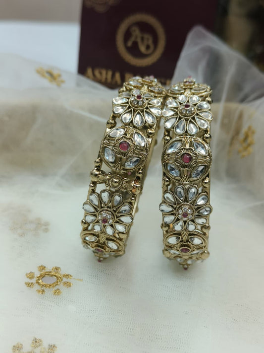 FLORAL DESIGN IN POLKI BANGLES